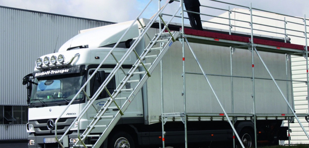 Rusztowania do odśnieżania aut ciężarowych. Jak poprawić zimowe bezpieczeństwo na 