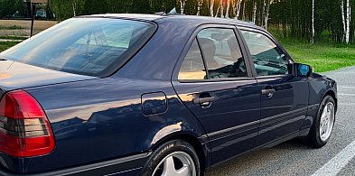 Mercedes W202 Sedan: "Baby Benz" z Klasą-5585
