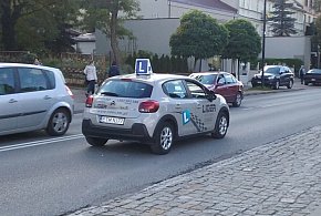 17-latkowie dostaną „prawko”. Nowe przepisy stawiają twarde warunki