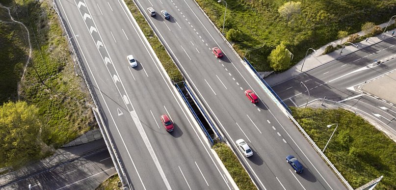 Królowie drogich asfaltów. Gdzie podróż autostradą boli najmocniej?