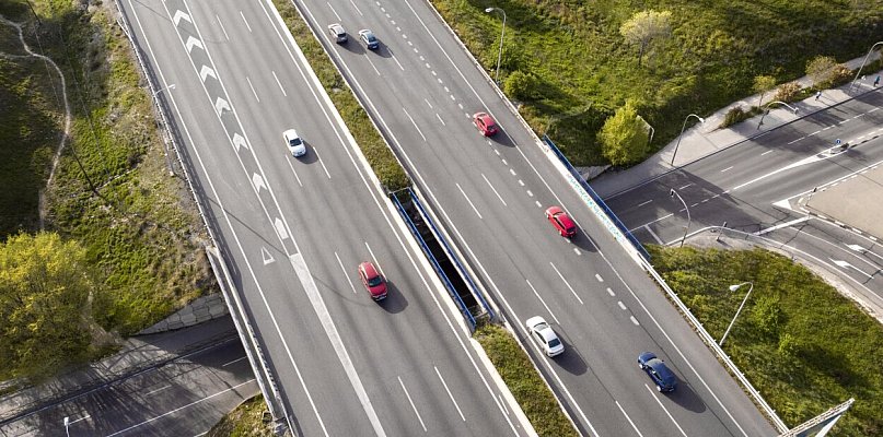 Królowie drogich asfaltów. Gdzie podróż autostradą boli najmocniej?